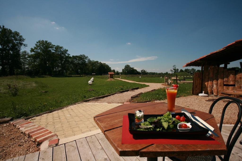 Bed and Breakfast Domaine Des Brouilles Malafretaz Exterior foto